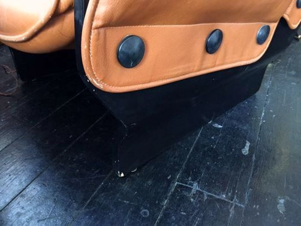 Leather Canada Armchair, P100 by Osvaldo Borsani for Tecno For Sale
