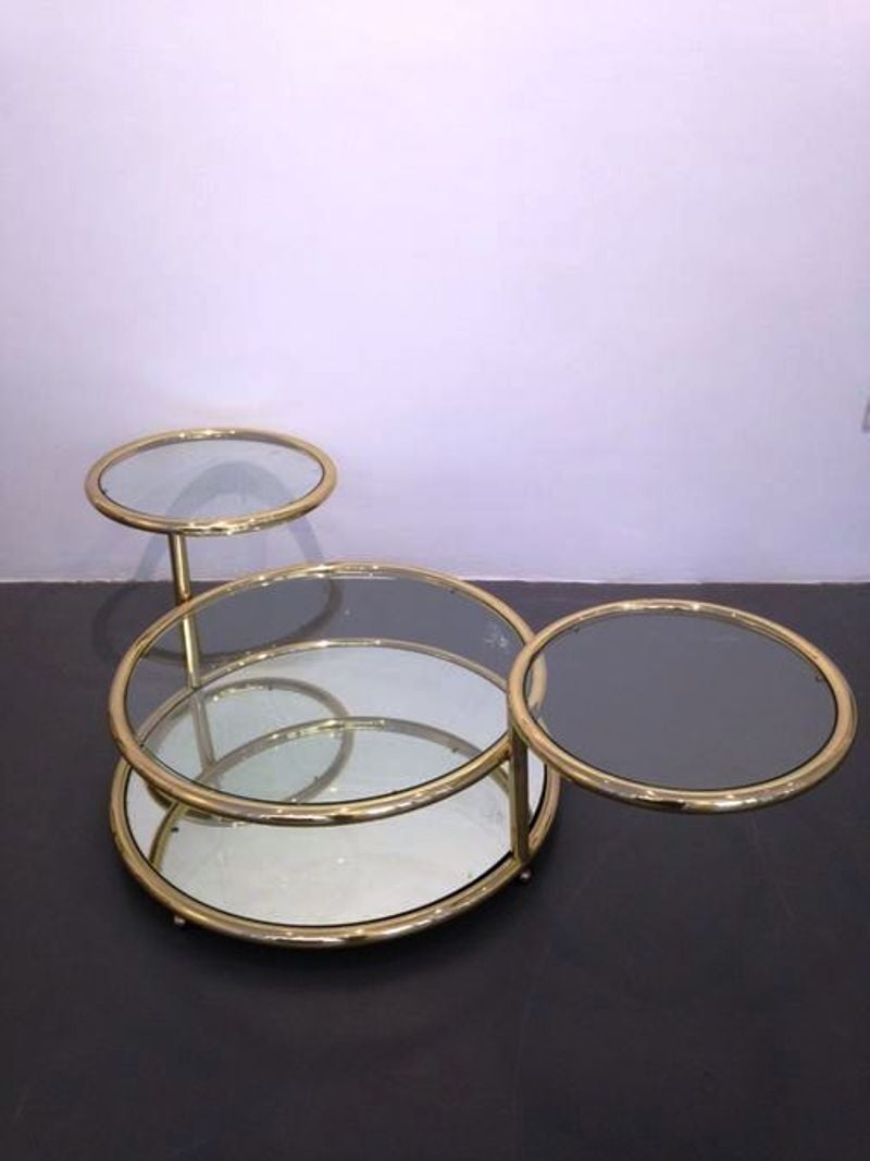 1970s Elegant and Large Round Coffee Table In Excellent Condition In London, GB