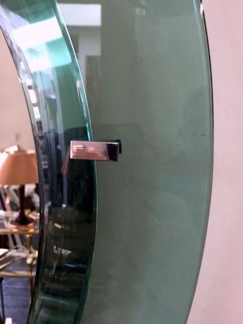 1960s Emerald Glass Framed Round Mirror by Cristal Art In Excellent Condition For Sale In London, GB