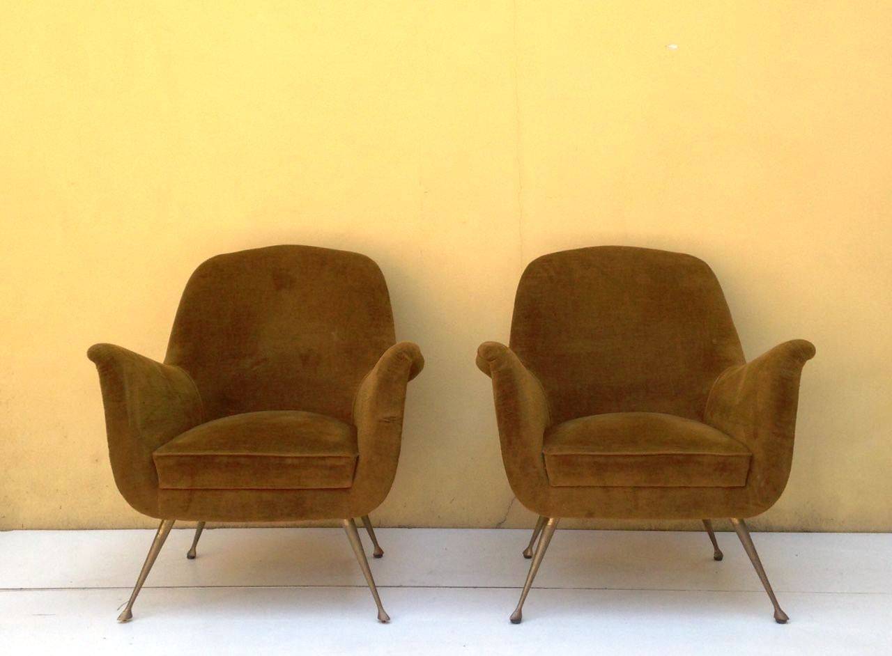 Italian pair of armchairs,  smaller than usual, ideal for small spaces 
Sofa has been sold 

Armchairs - 78 cm high 60 cm deep by 75 cm wide -  42 cm seat h.

Original conditions

Many pieces are stored in our warehouse, so please click
