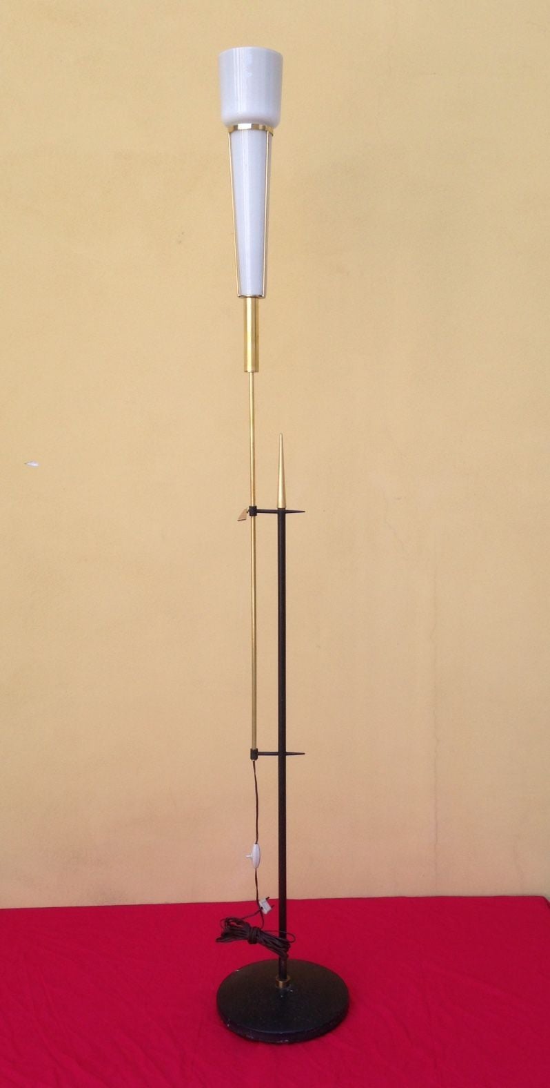 Rare and very elegant adjustable floor lamp, the brass pole with the glass diffuser can be raised or lowered. 
Maximum high is cm 189 and the minimum is cm 162.
Original conditions.