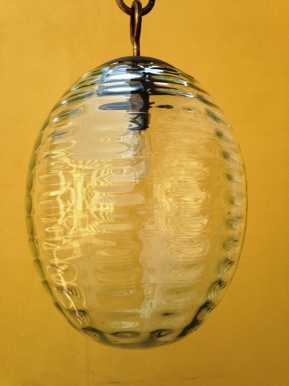 Elegant 1940s pendant light by Venini, blown glass, original conditions.