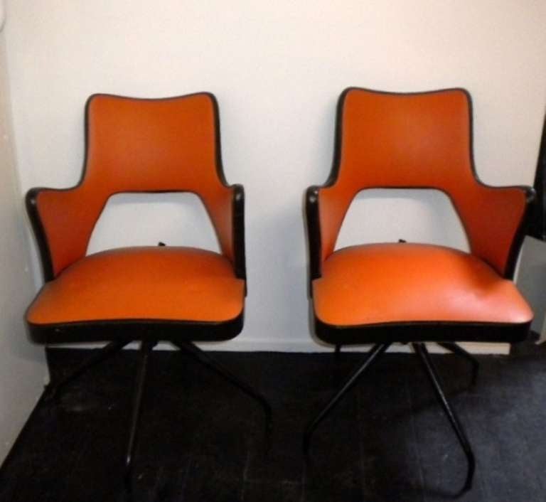 1950's- Pair of swivel chairs / Only 1 chair available In Good Condition In London, GB