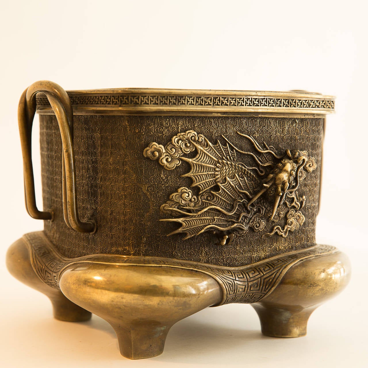 A fine Japanese bronze censer
Meiji period 1868/1911— Late 19th century. Signed