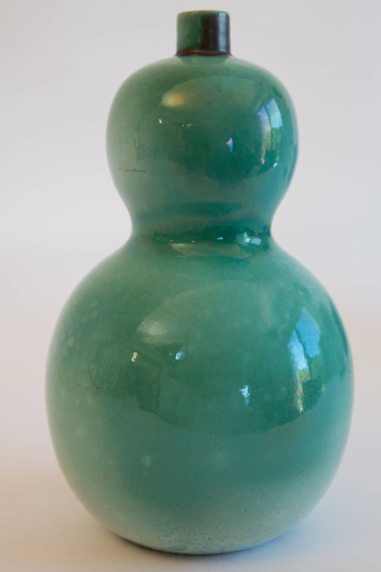 A very classic Chinese inspired double gourd ceramic vase produced in the Bordeaux workshop for Atelier Primavera ( France 1925).
Please refer to the PRIMAVERA book recently published as well as to the Galerie Anne Sophie Duval
