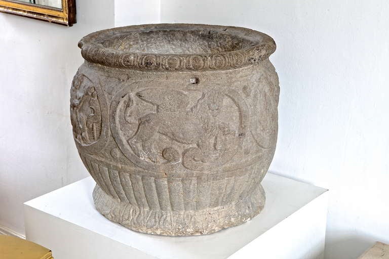 Magnificent Istrian stone carved planter depicting Venetian scenes of water games and the iconic Saint Mark's winged lion.
The medallions are finely carved featuring elements typical of the end of the late 15th C.