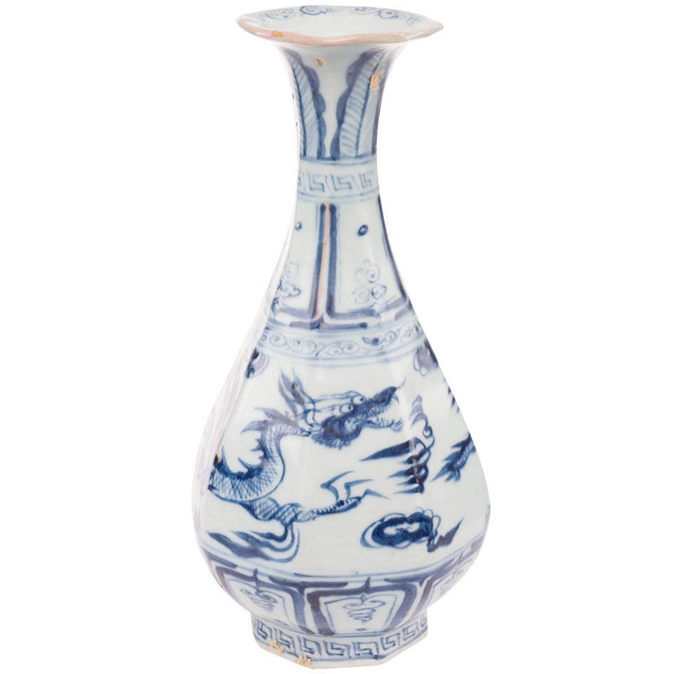 Octagonal Blue and White Yuhuchun Vase For Sale