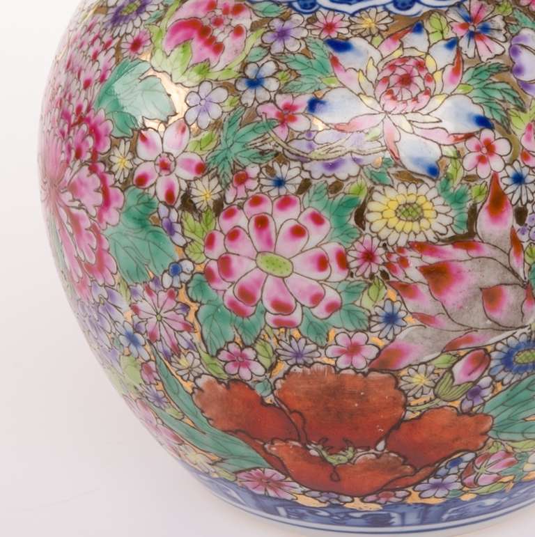 Qianlong Double Gourd Shape Vase Mille Fleur In Good Condition For Sale In Rotterdam, Zuid-Holland