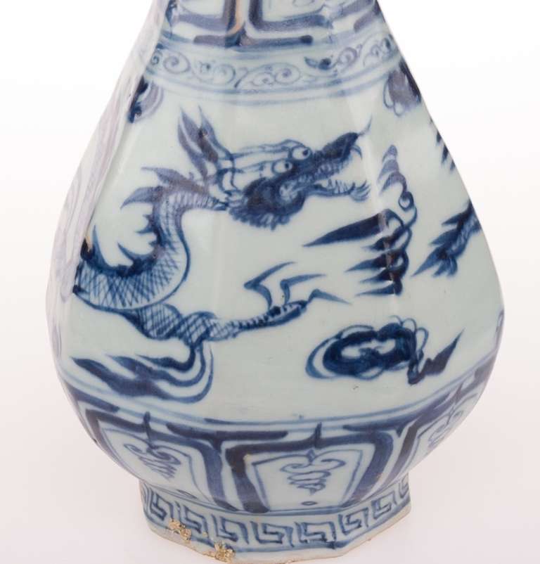 Chinese Octagonal Blue and White Yuhuchun Vase For Sale