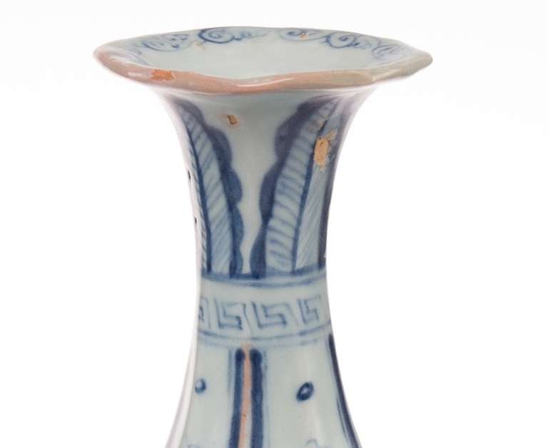 Porcelain Octagonal Blue and White Yuhuchun Vase For Sale