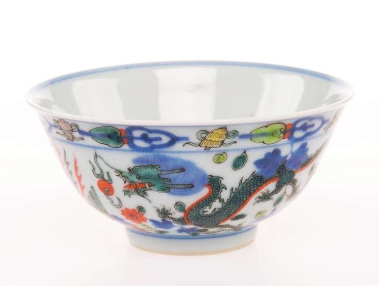 Wucai Dragon and Phoenix Bowl In Excellent Condition For Sale In Rotterdam, Zuid-Holland