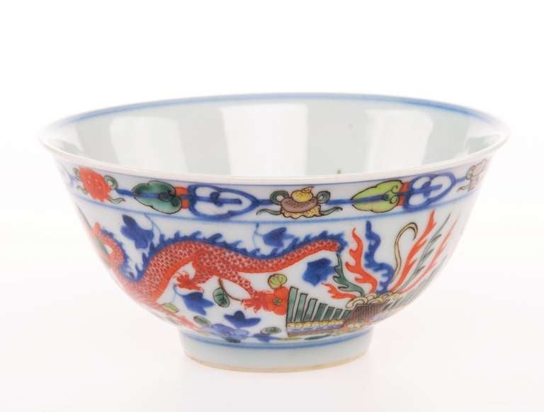 18th Century and Earlier Wucai Dragon and Phoenix Bowl For Sale