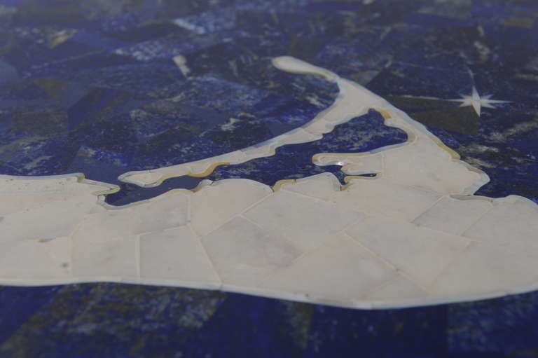 20ième siècle Incrustation de lapis, de nacre et de marbre Pietra Dura de Nantucket sur base de fer en vente