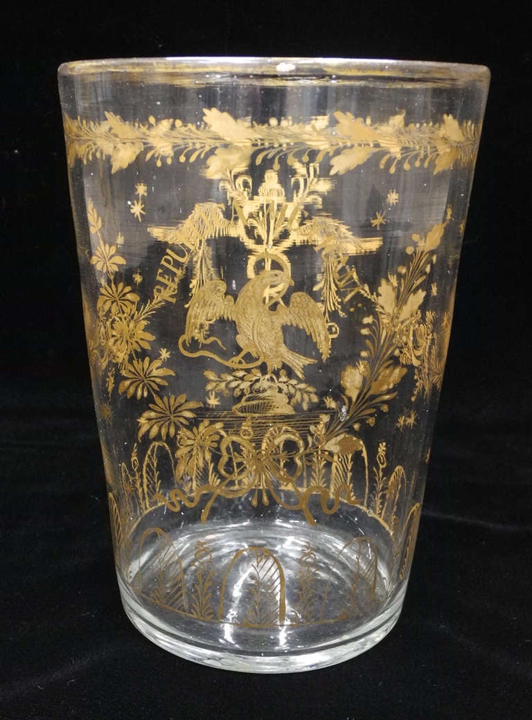 Crystal Vase with Mexican National Emblem In Excellent Condition For Sale In Mexico, MX