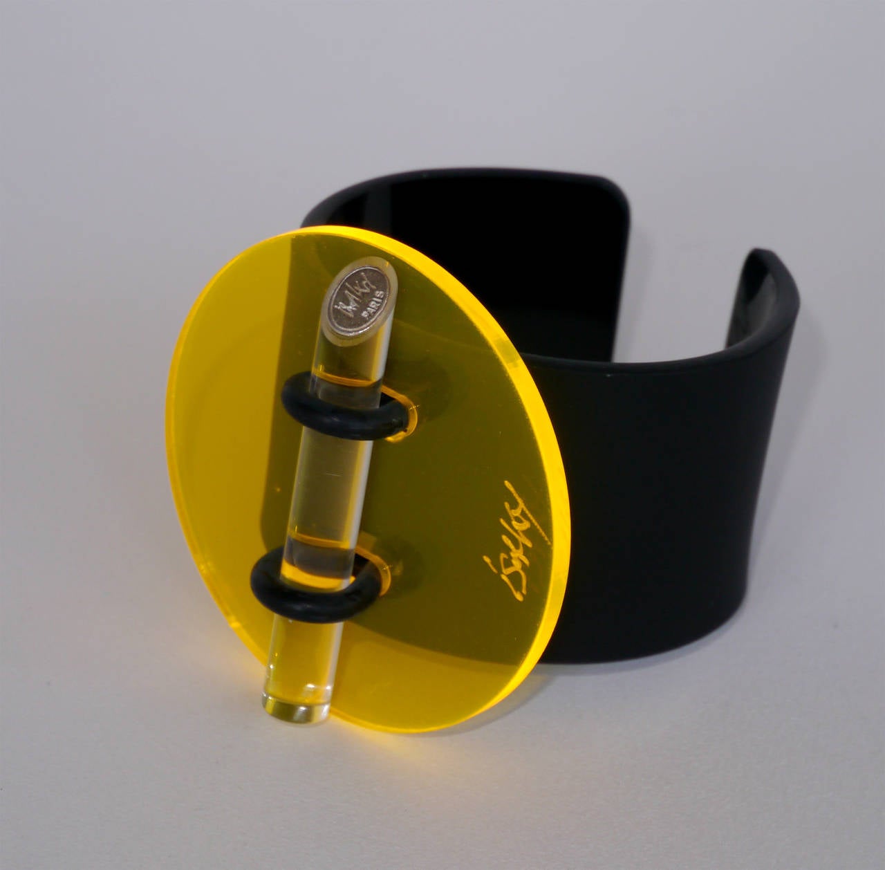 Molded Geometric Cuff by Isaky, Paris, 1980 For Sale