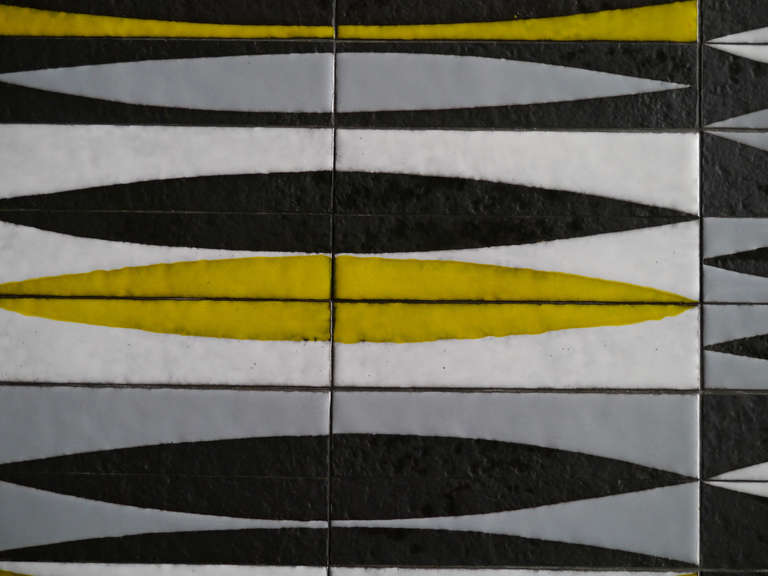 Céramique Table basse « Navettes » en jaune de Roger Capron - Vallauris, France, vers 1950