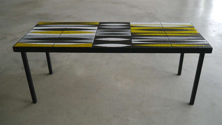 Table basse « Navettes » en jaune de Roger Capron - Vallauris, France, vers 1950 1