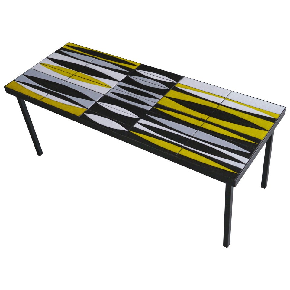 Table basse « Navettes » en jaune de Roger Capron - Vallauris, France, vers 1950