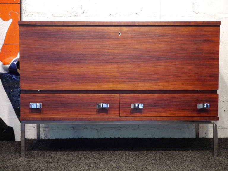 Sideboard AS 120, element of juxtaposable chests created by Antoine Philippon and Jacqueline Lecoq for Degorre.
It consists of one drop-leaf bar and two drawers.

Palisander, cherrywood and chromed steel.

We offer three elements of this line