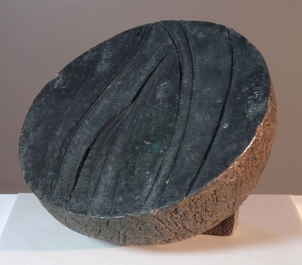 Oxides on carved stoneware.

This amazing piece was part of the selection of the Mostra of Contemporary Art in Bologna in 1988.

From the north of Spain's mountains, where she worked on oversized blocks during the 70's in Hecho, to the work of