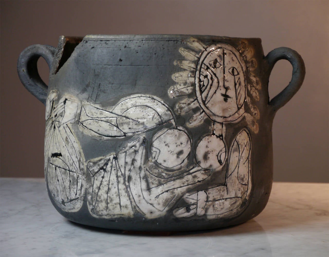 A tribute to the Folk Art by Roger Capron.

A wonderfully executed motive on an old and traditional cooking pot, called "pignate," in south of France.

This very particular work was executed for an exhibition in Vallauris in 1997, only