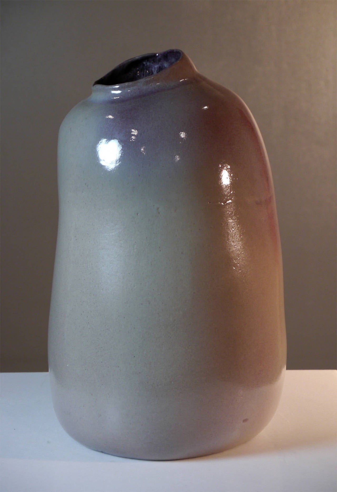 Biomorphic Purple Vase by Jacques Barbier, 1982 In Excellent Condition For Sale In Saint Ouen, FR