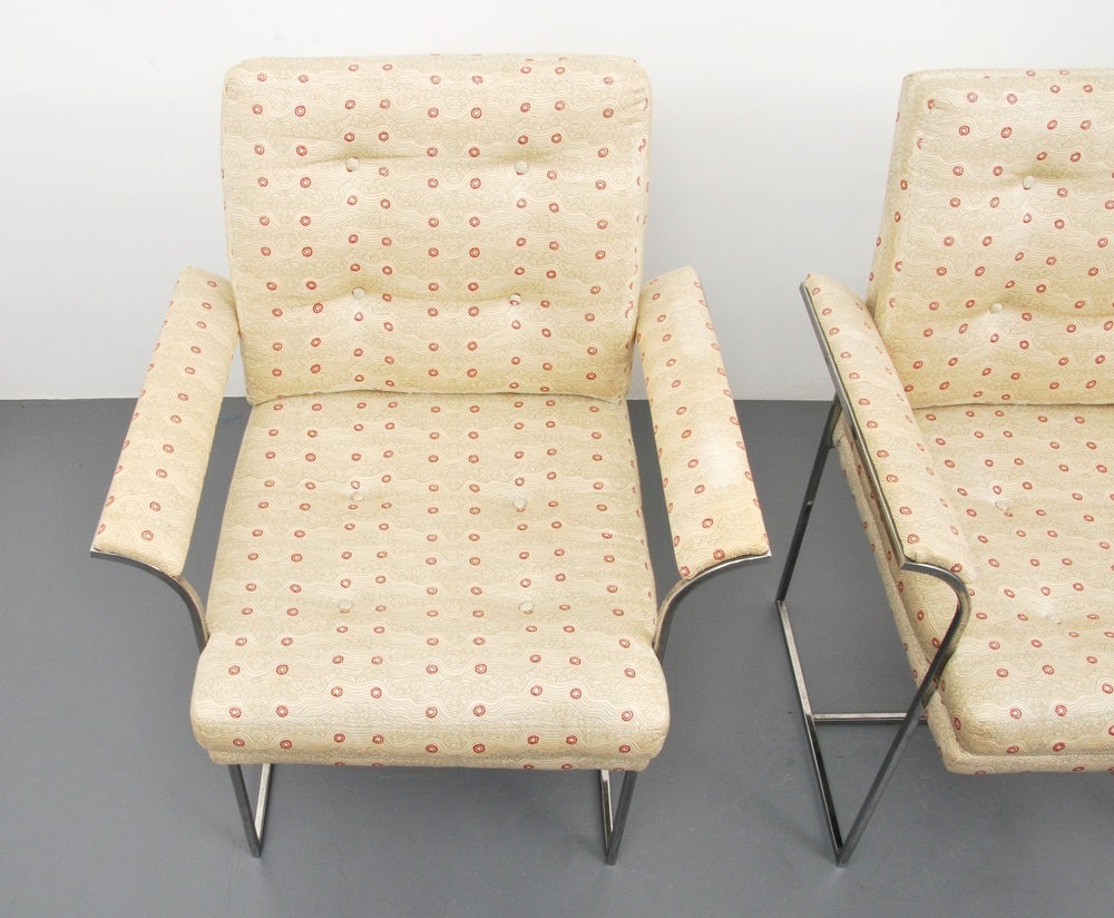 Belle série de 4 fauteuils chromés à dossier haut pour le bureau ou la salle à manger dans le style de Milo Baughman 1970 USA.