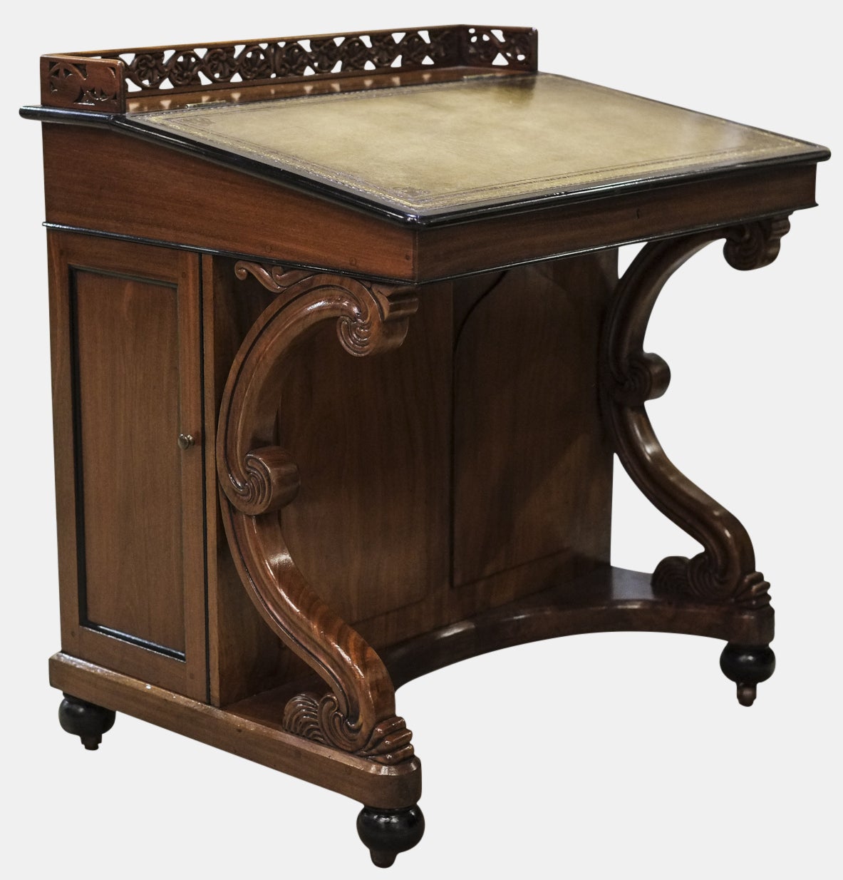  A Superior Quality Maitre D's Station In The Form Of A Well Proportioned Davenport Desk. The Drawers To Both Sides And Desk Section Offer Good Storage, While The Decorative Fretwork Gallery And 'C' Scroll Supports Finish The Aesthetics Perfectly.