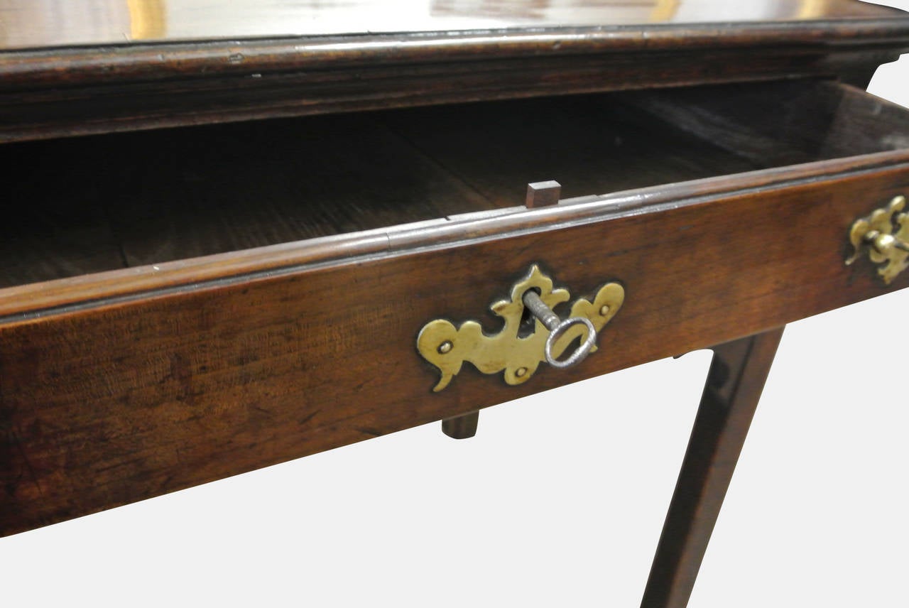 Early Georgian Fruitwood Lowboy In Good Condition In Bournemouth, GB