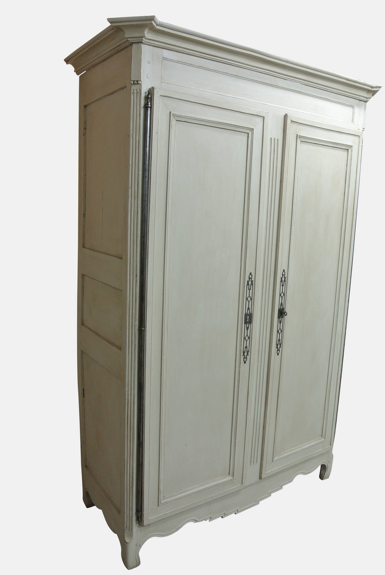 19th c Painted French Armoire In Good Condition In Bournemouth, GB