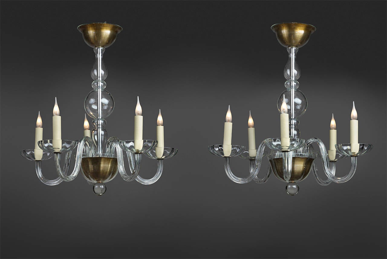Pair of chandeliers in blown glass.
Murano Italy, circa 1950.
Model with central stem.
Two brass cups.
Five lights.