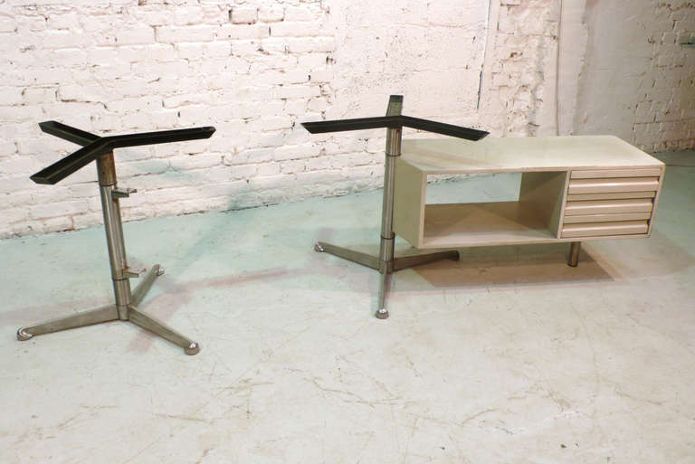 Steel Desk by Osvaldo Borsani for Tecno For Sale