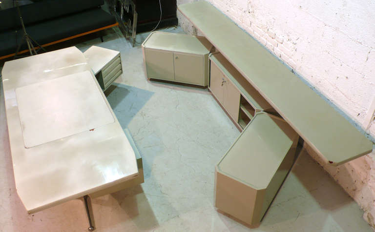 Desk by Osvaldo Borsani for Tecno For Sale 2