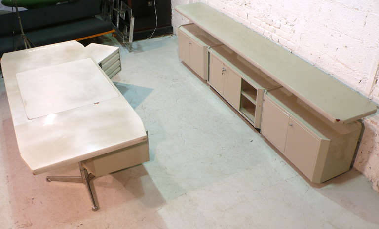 Desk by Osvaldo Borsani for Tecno For Sale 1