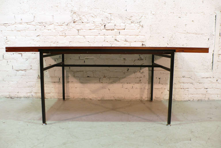 Lacquered Table 802 of Edition Meuble TV by Alain Richard For Sale