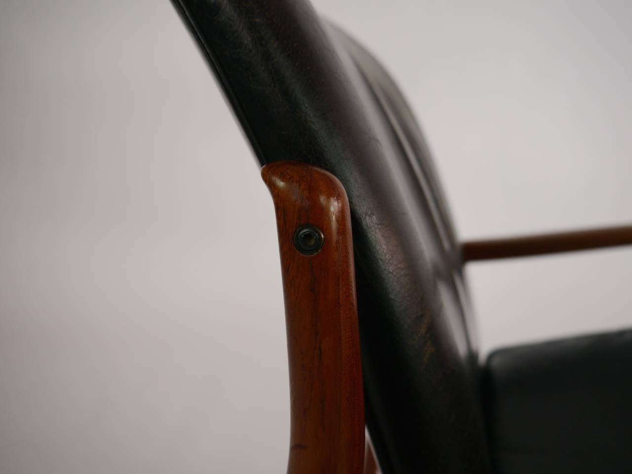 Teak and Leather Lounge Chair by Finn Juhl for France and Daverkosen For Sale 1