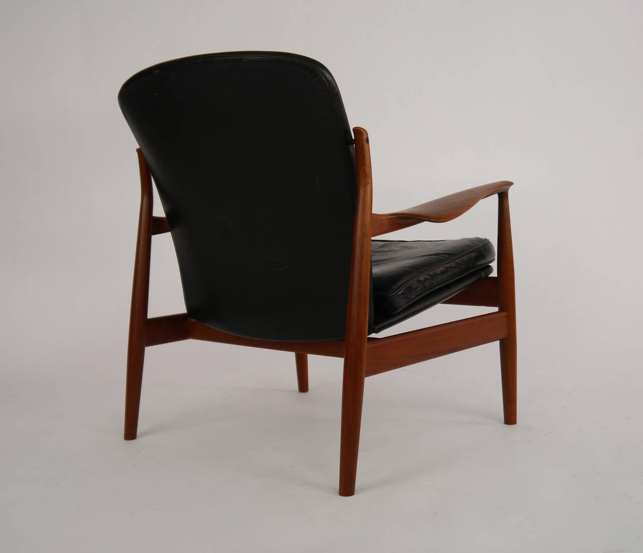 Scandinavian Modern Teak and Leather Lounge Chair by Finn Juhl for France and Daverkosen For Sale