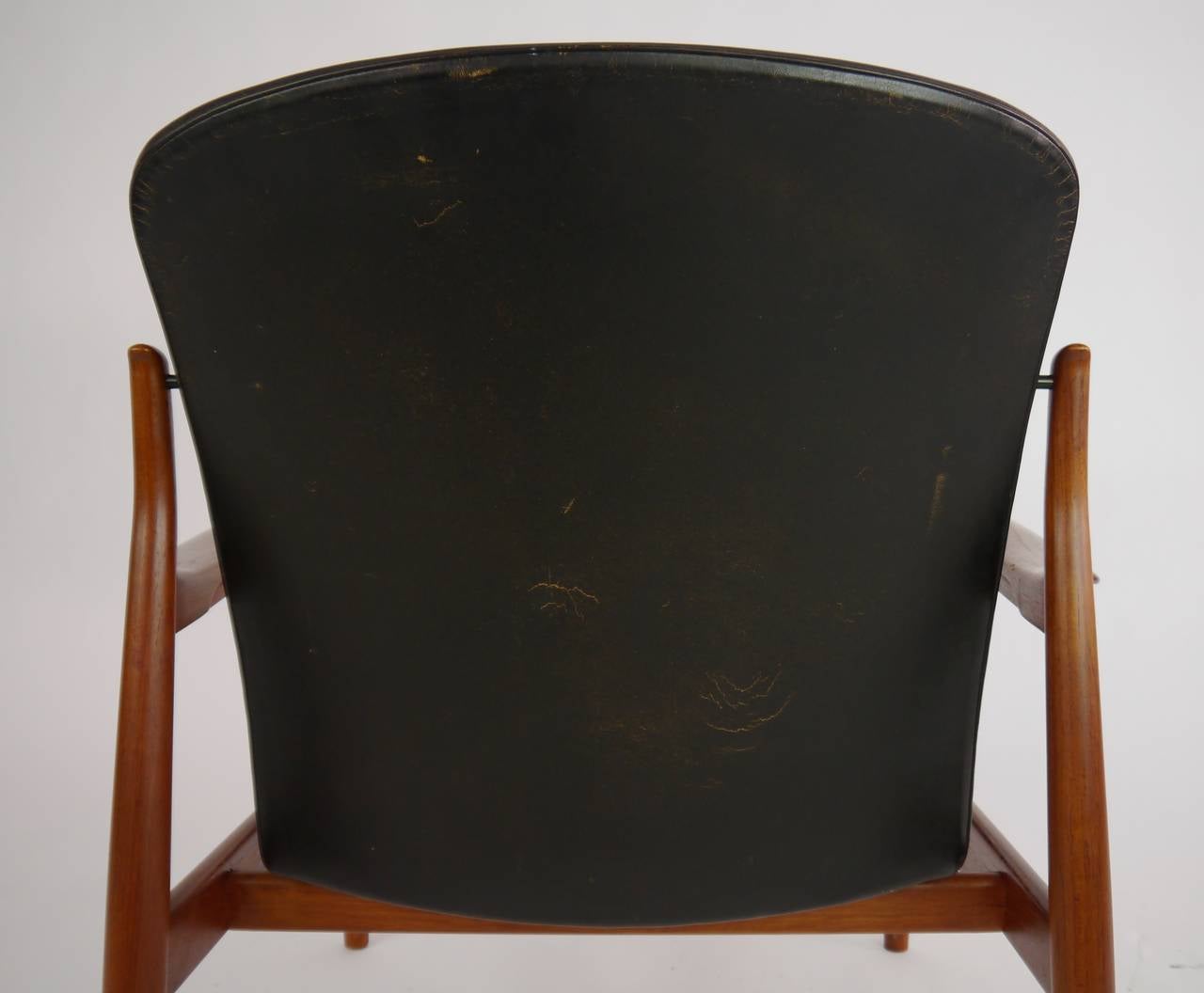 Teak and Leather Lounge Chair by Finn Juhl for France and Daverkosen In Good Condition For Sale In Hadley, MA