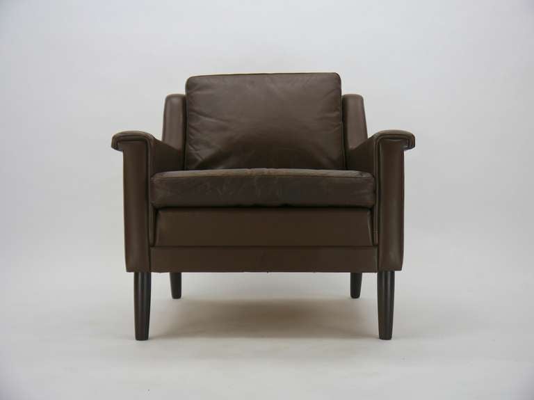 Pair Of Danish Lounge Chairs In Brown Leather For Sale 1