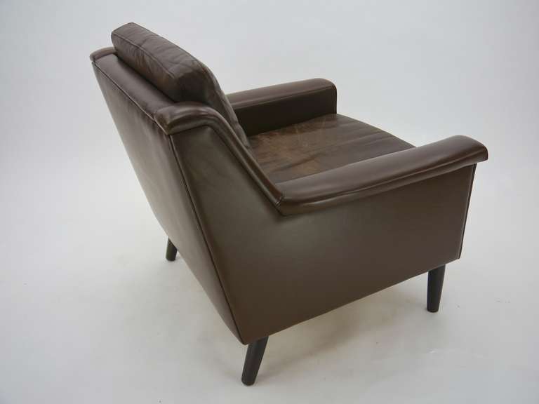 Pair Of Danish Lounge Chairs In Brown Leather For Sale 3