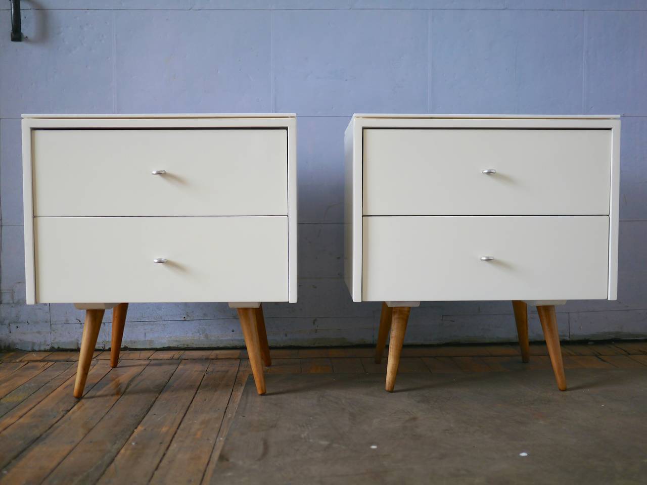 North American Pair of Paul McCobb Nightstands in White Lacquer with Vitrolite Tops