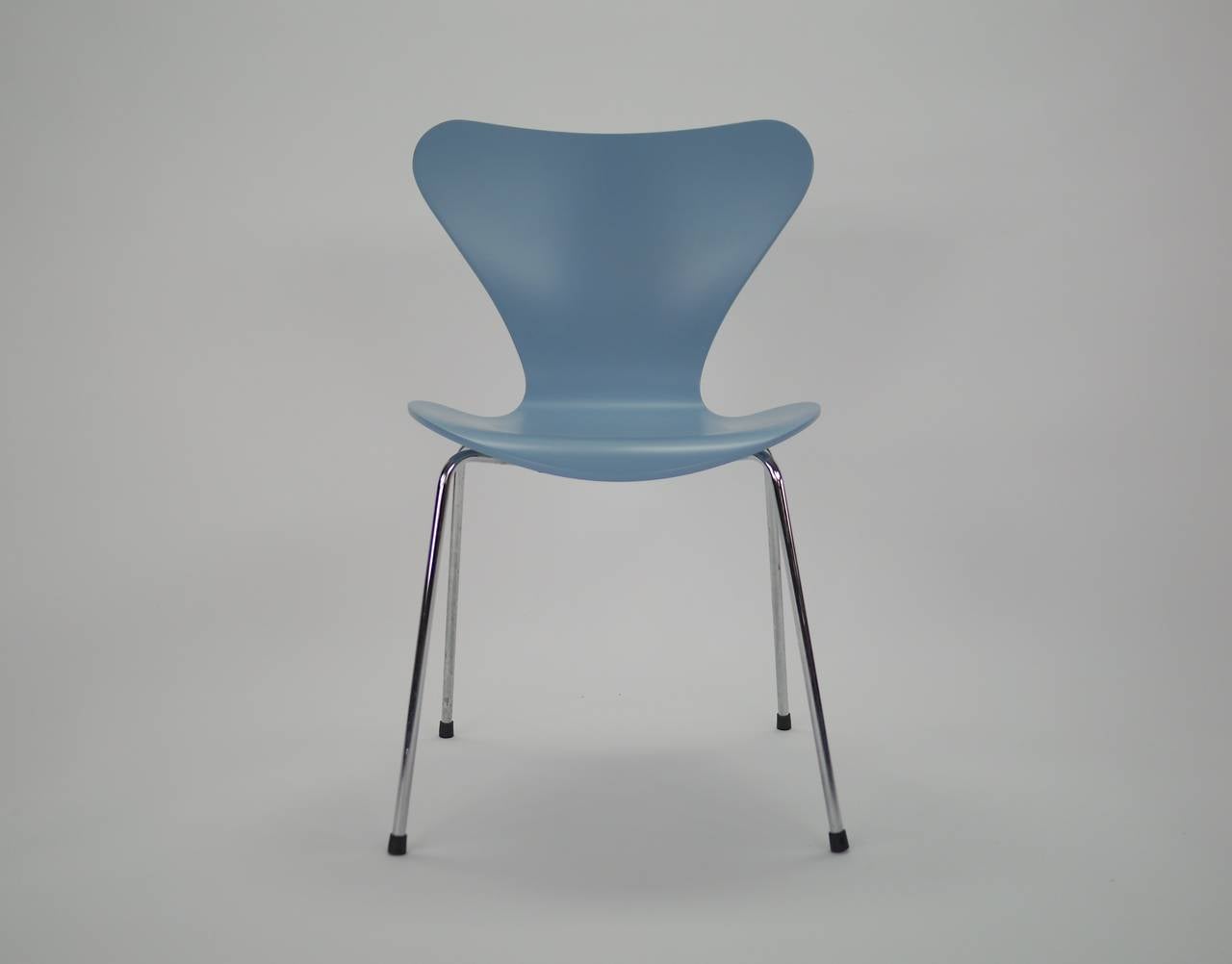 Ten vintage powder blue Series 7 chairs by Arne Jacobsen for Fritz Hansen. Chairs have been refinished in powder blue lacquer and appear as new.