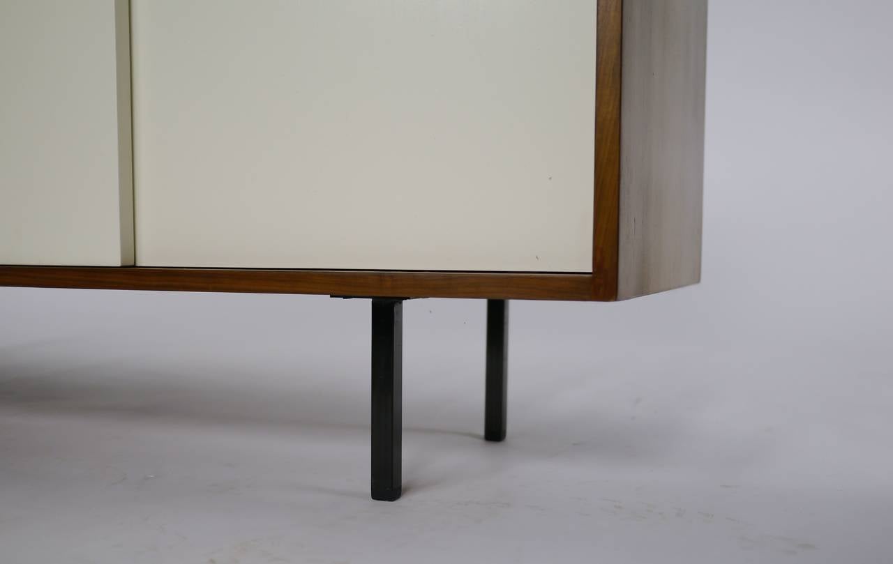 20th Century Credenza in Walnut and White Lacquer by Florence Knoll