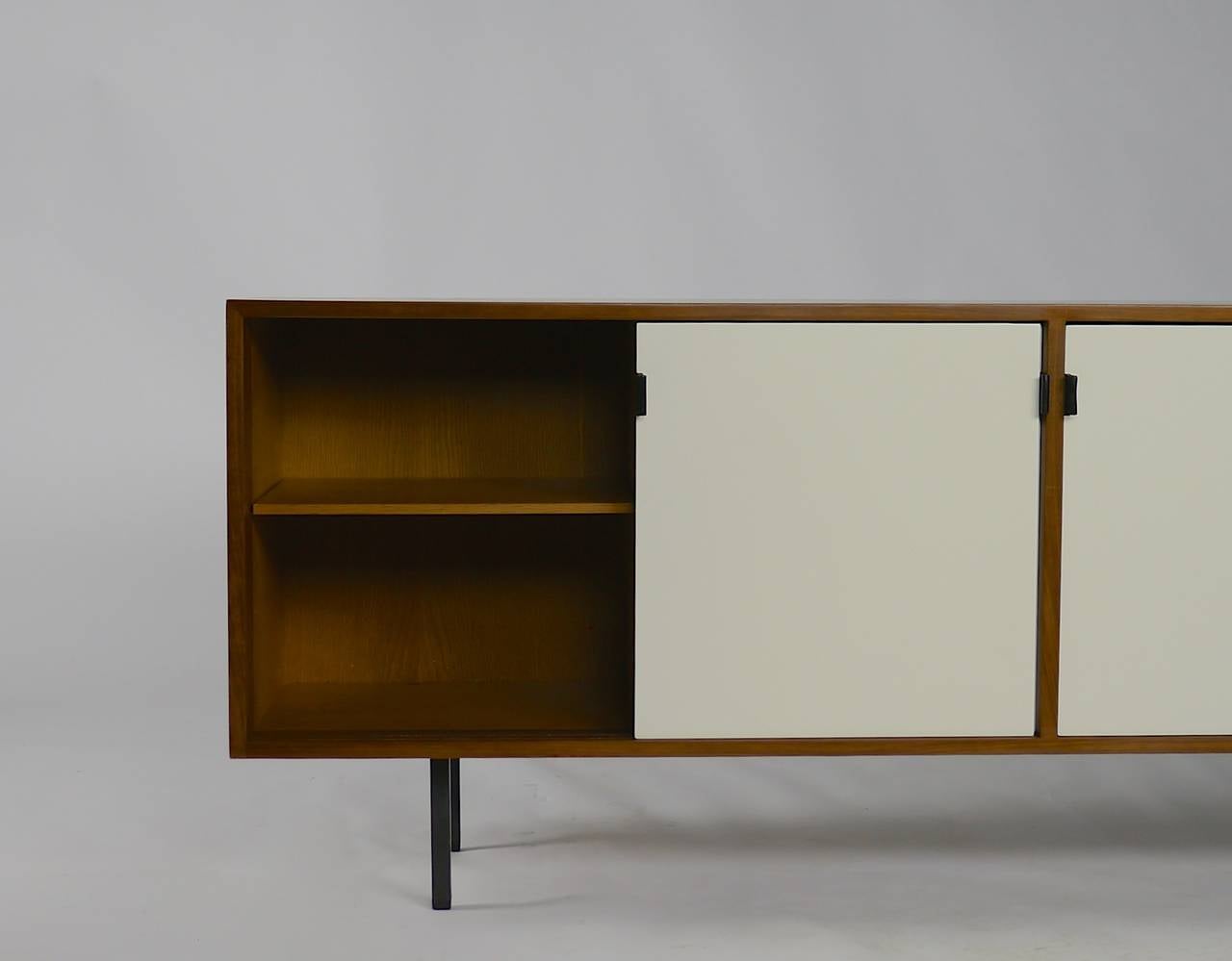 Credenza in Walnut and White Lacquer by Florence Knoll In Excellent Condition In Hadley, MA