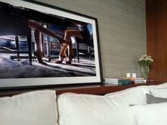 « Kissing Legs » de David Drebin - Photographie figurative de mode cinématographique