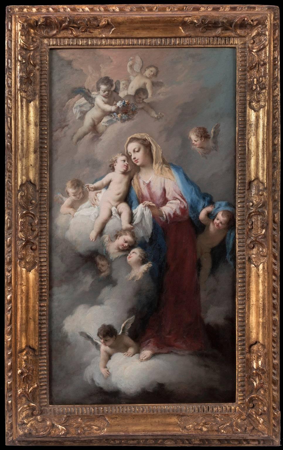 Vierge à l'enfant avec des anges dans les nuages