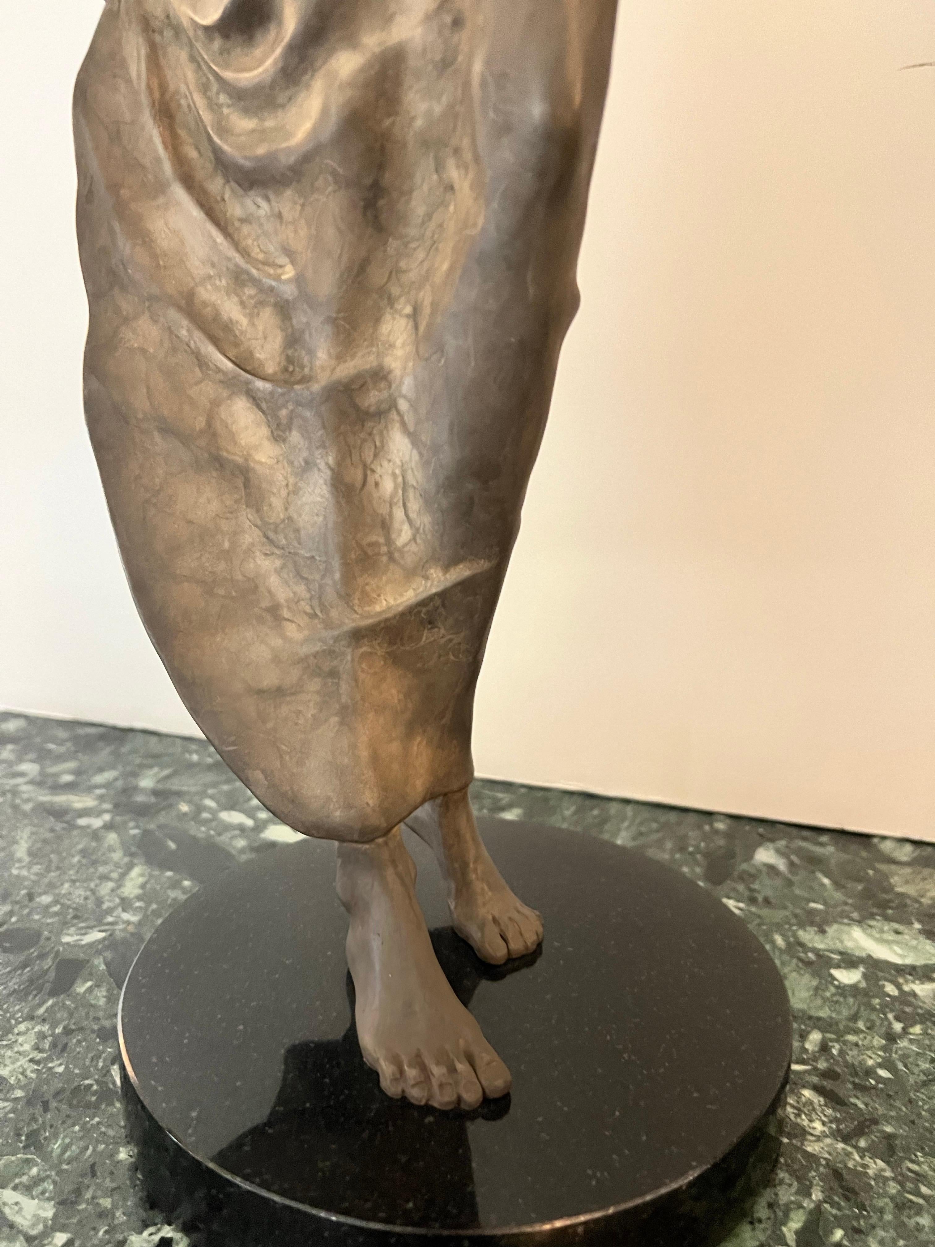 La escultora Marsha Gertenbach firmó y numeró esta escultura de bronce, edición 2/25. He aquí el mensaje del artista sobre esta pieza única:
 