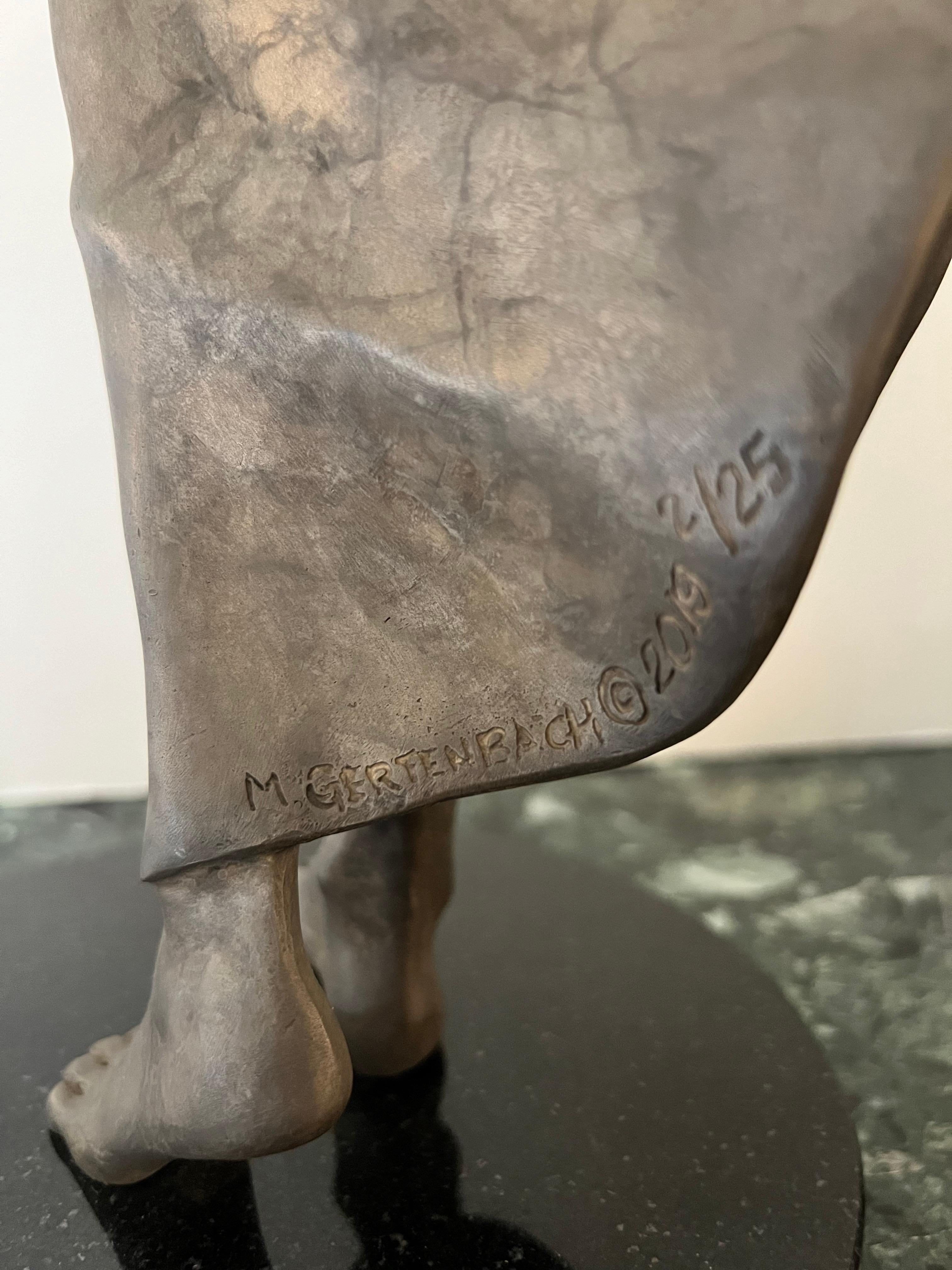 Elegancia , Mujer contemporánea bronce. en venta 1