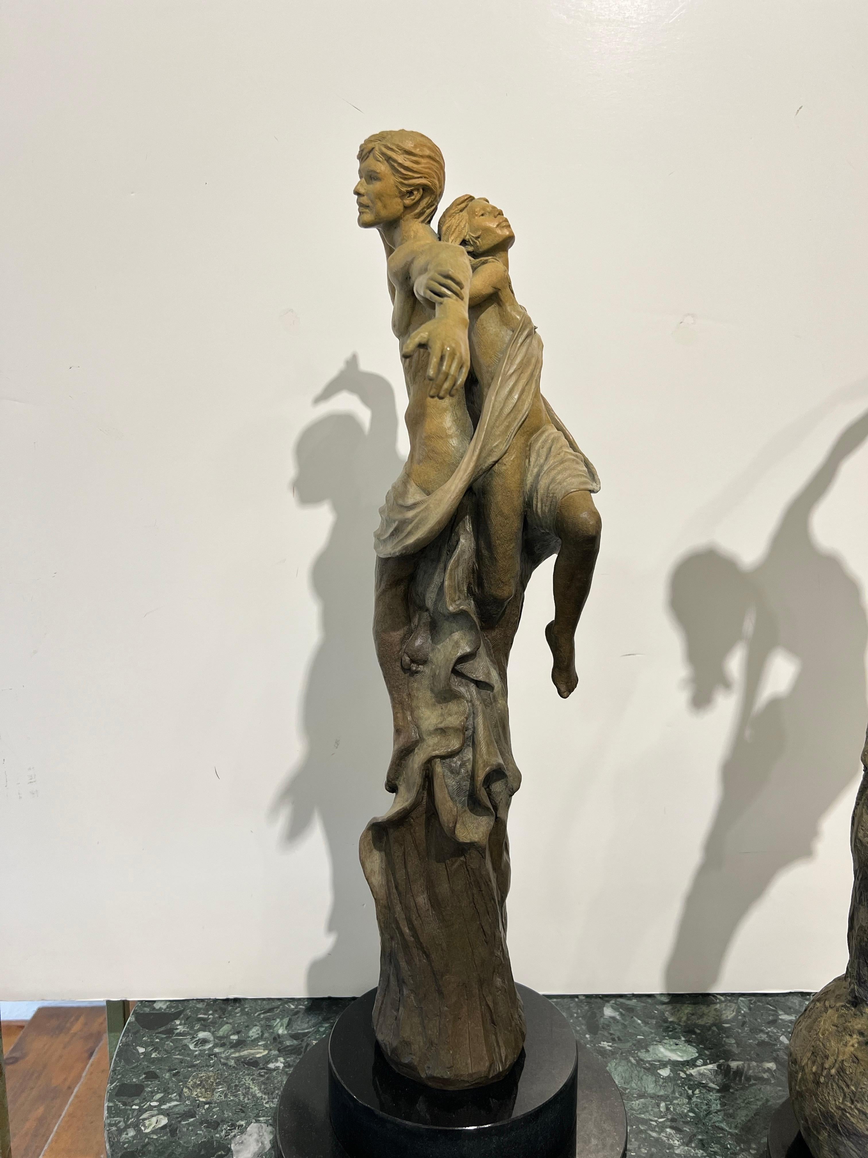 Sculpteur en bronze contemporain. Danse de la vie - Or Figurative Sculpture par Marsha Gertenbach