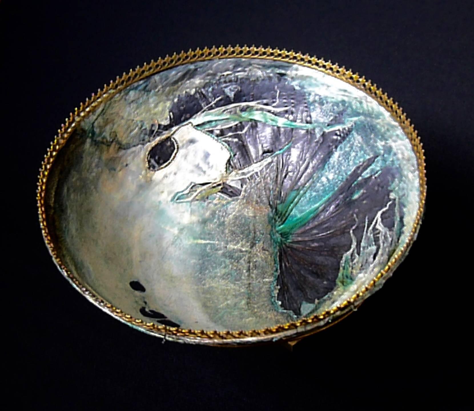 Transfiguration - exquisite fish leather bowl with brass filigree mount and rim For Sale 2